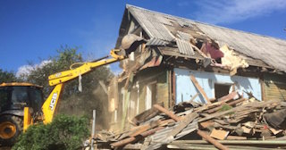Промышленный демонтаж пристроек к дому в Ртищево | Цены от 581 руб. за м2