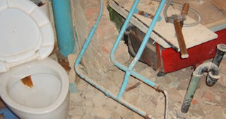 Профессиональный демонтаж перегородки ванной и туалета в Ртищево - от 581 рублей